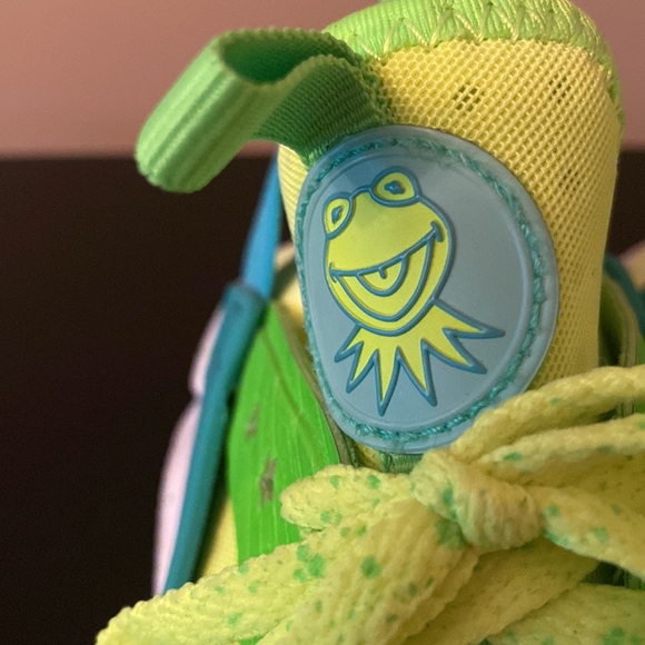 Nike Air Kids Size 6.5Y Kermit the Frog Huaraches - Picture 2 of 5